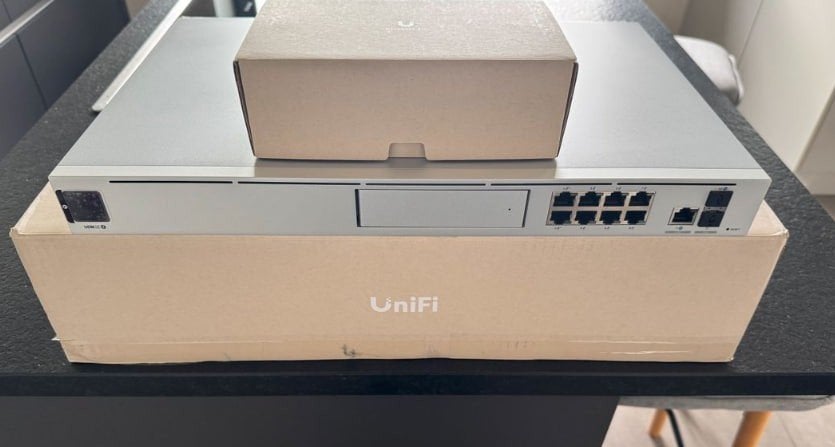Ubiquiti UniFi Dream Machine Special Edition router (UDM-SE), Ophalen of Verzenden, Zo goed als nieuw, Router, Ubiquiti UniFi