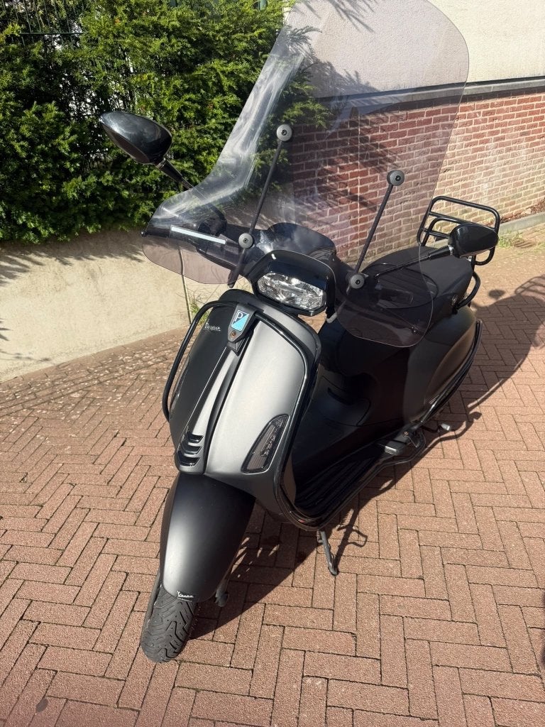 Vespa sprint 50 mat zwarte scooter lage km stand!, Fietsen en Brommers, Ophalen, Nieuw, Benzine, Overige modellen