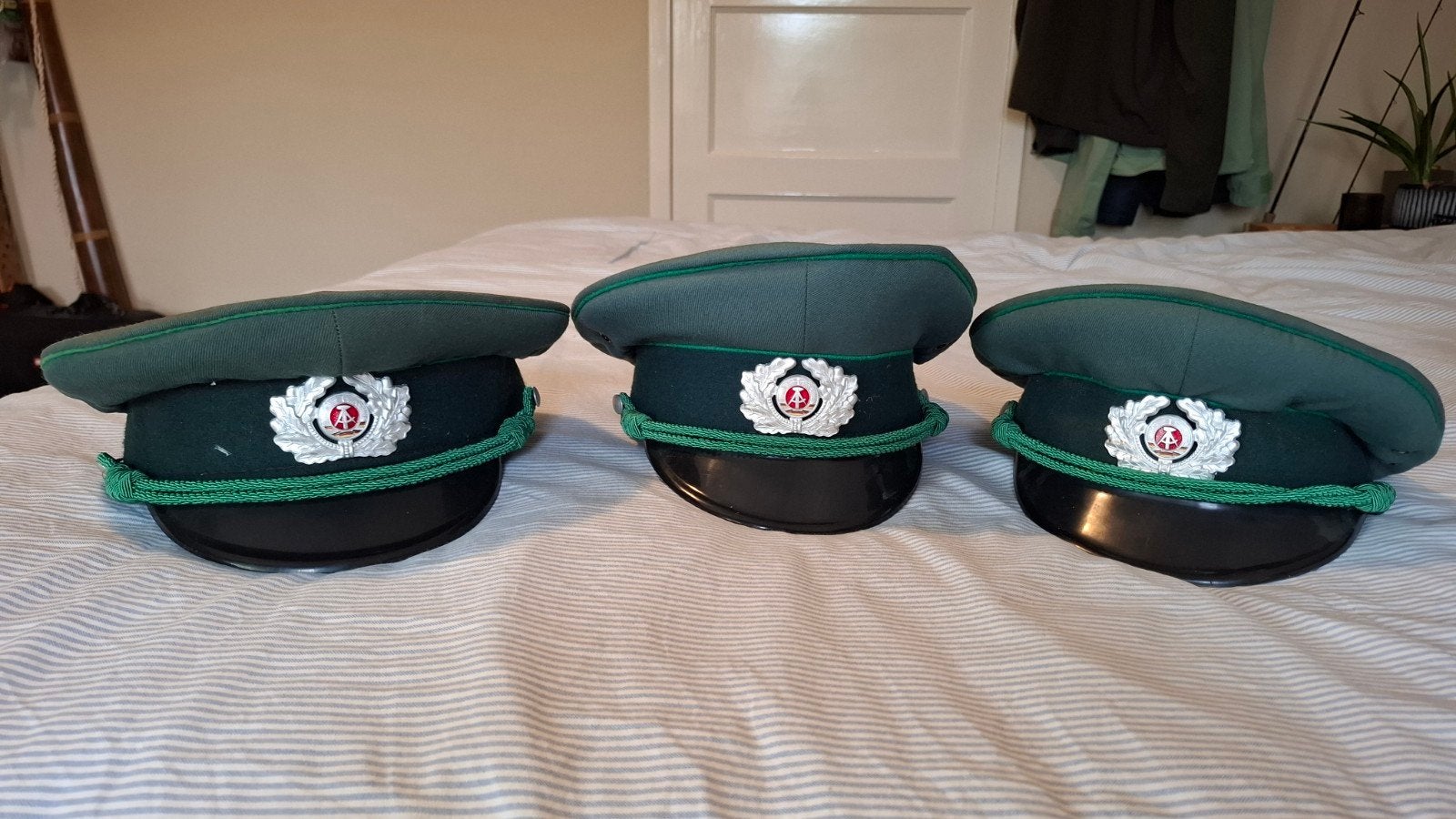 DDR petten NVA grenztruppen Duits uniform, Ophalen of Verzenden