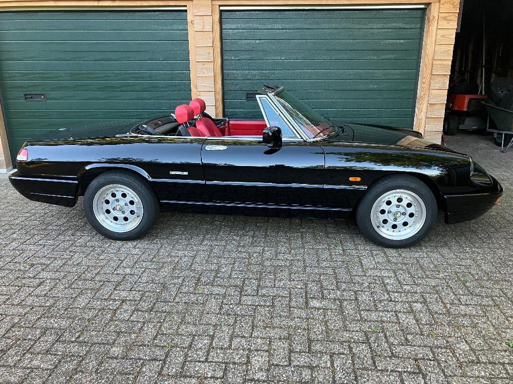 Alfa Romeo Spider 2.0, bj 1991, 66.000 km. prachtige auto, Auto's, Oldtimers, Achterwielaandrijving, Cabriolet, Zwart, Leder