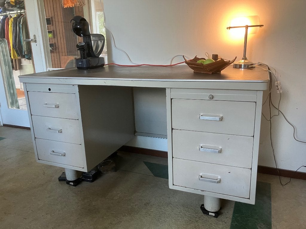 vintage gispen bureau, ingelegd linoleum, alu rand, Ophalen, Gebruikt, Vintage, 151 cm