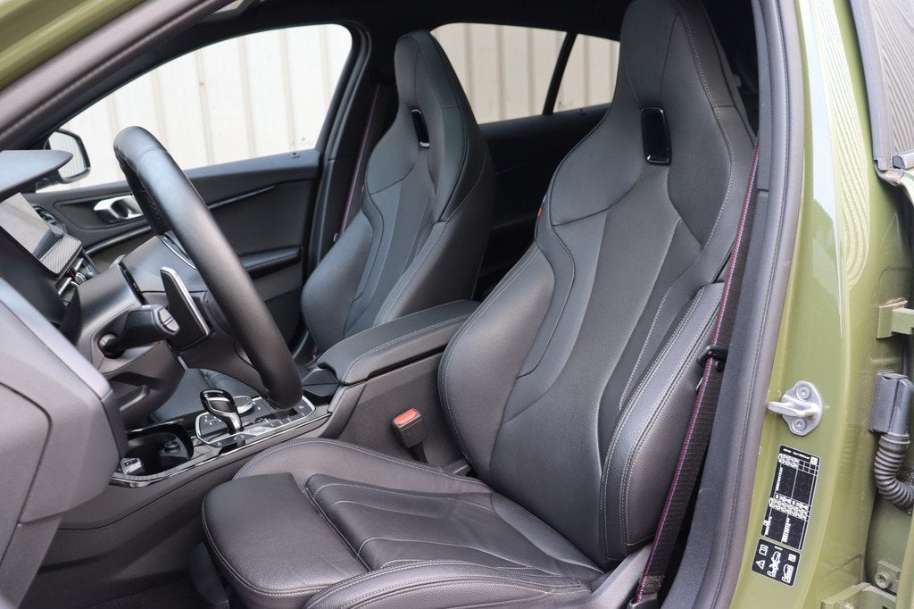 BMW 1 Serie M135i xDrive Automaat / Panoramadak / Comfort Ac, Auto's, BMW, 1998 cc, Gebruikt, Zwart, 4 cilinders