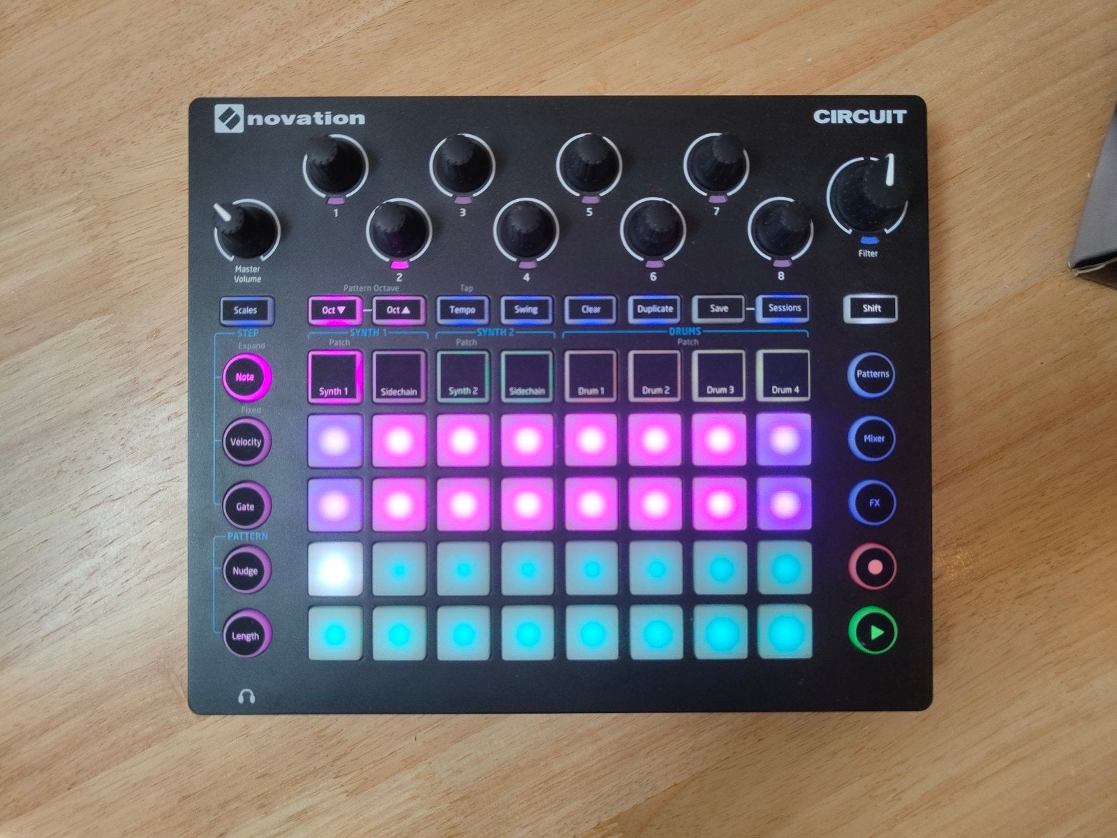 Novation Circuit OG (origineel) - Groovebox synth, Muziek en Instrumenten, Synthesizers, Ophalen, Novation, Overige aantallen