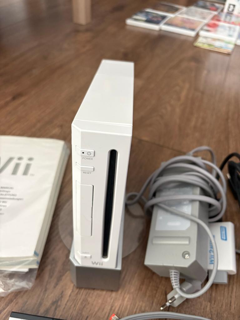 Nintento Wii inclusief 12 spellen en accessoires, Ophalen, Gebruikt, Met 3 controllers of meer, Met stuurtje