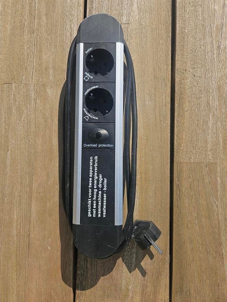 Verlengkabel met overload protection, Ophalen, Zo goed als nieuw, Kabel of Snoer