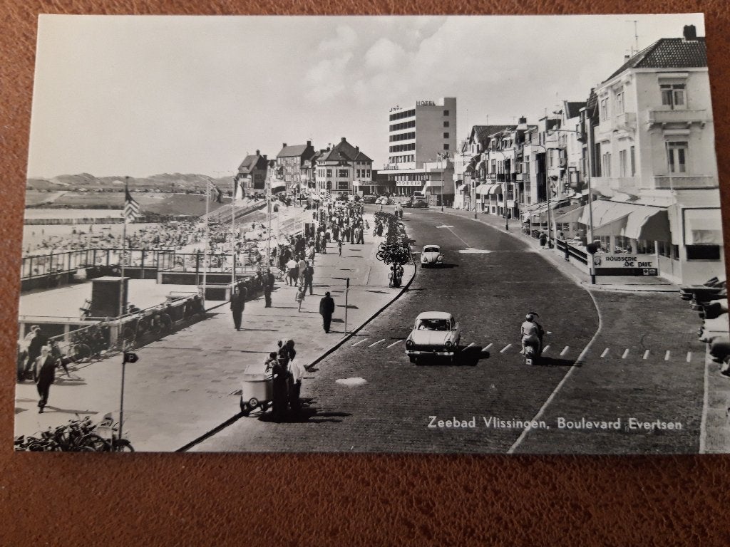 ansichtkaart Vlissingen, Zeebad, Boulevard Evertsen, Ophalen of Verzenden, 1940 tot 1960, Ongelopen, Zeeland
