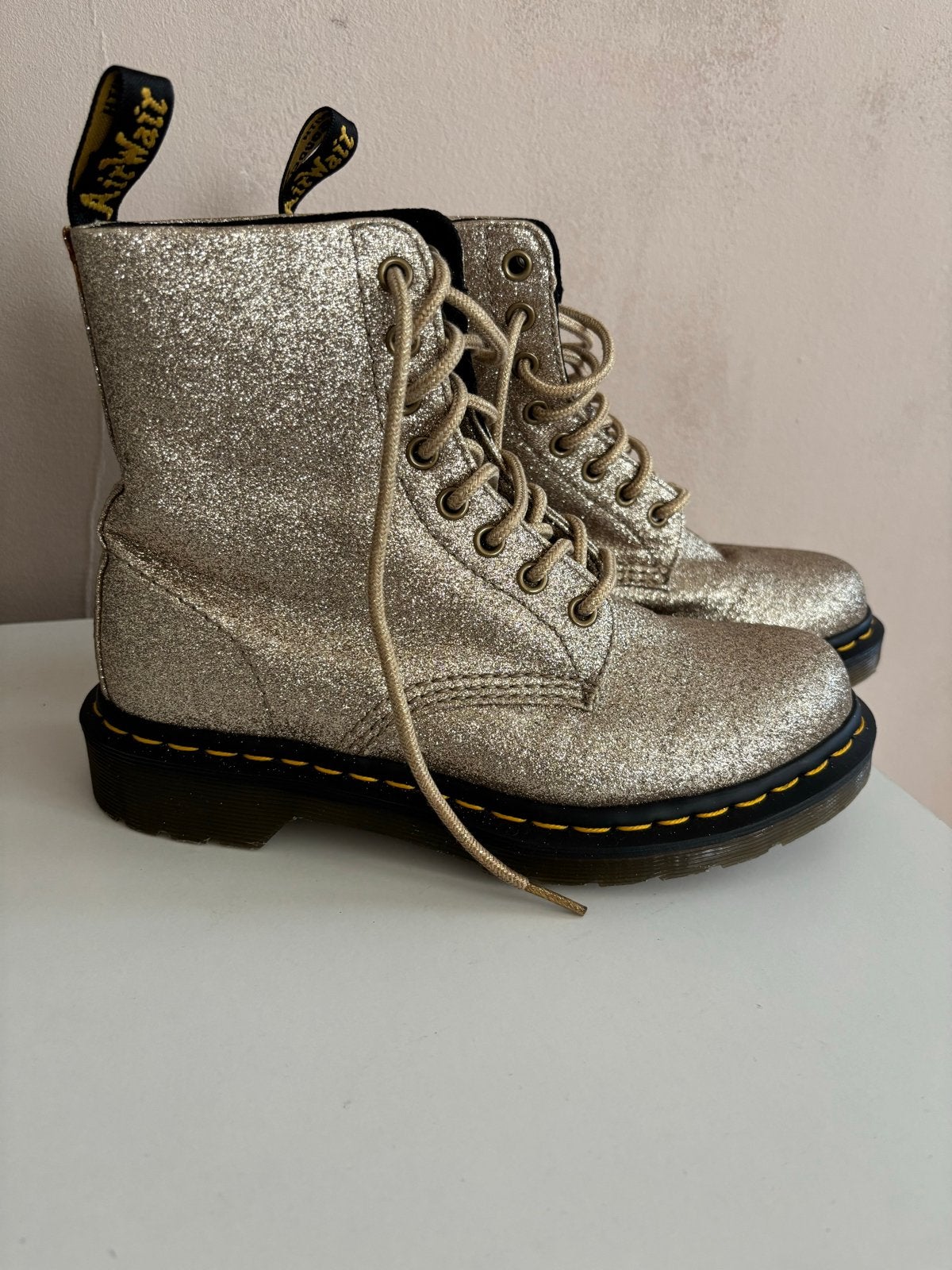Dr. Martens Pascal Glitter Laarzen - Maat 38, Kleding | Dames, Overige kleuren, Lage of Enkellaarzen, Ophalen of Verzenden, Zo goed als nieuw