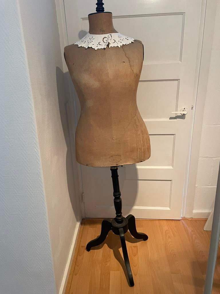 MOOIE FRANSE PASPOP, stevige dame, Ophalen