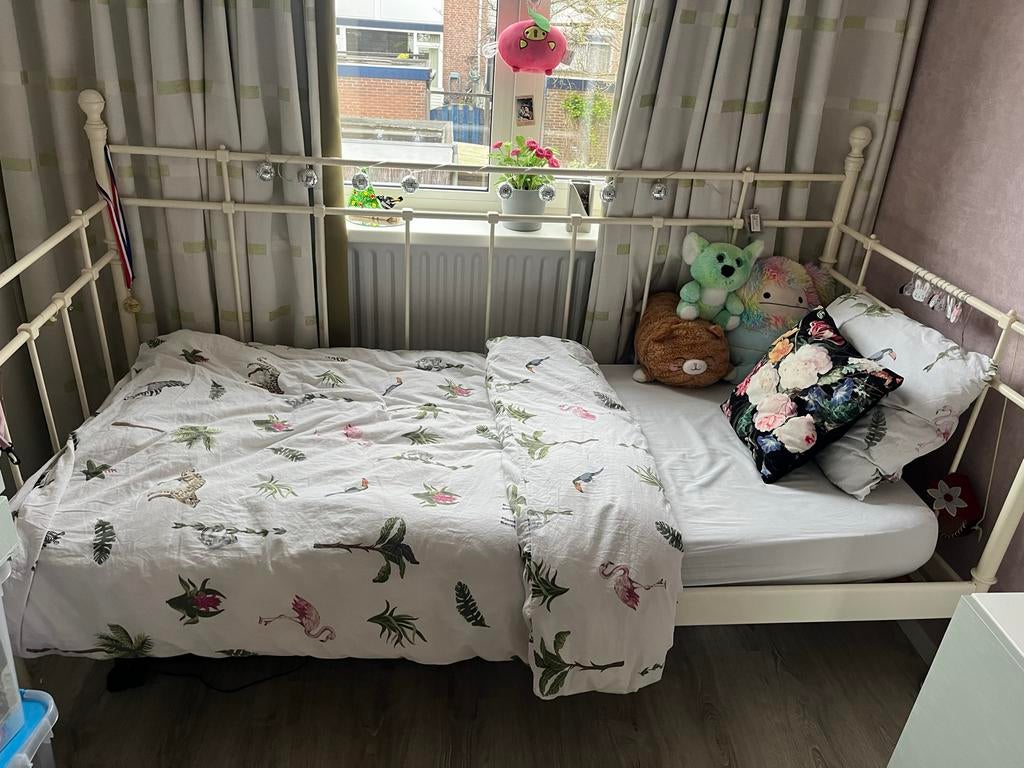 Meiden bed, eenpersoons - Wit metalen frame met lattenbodem, Ophalen, Gebruikt, 90 cm, Eenpersoons
