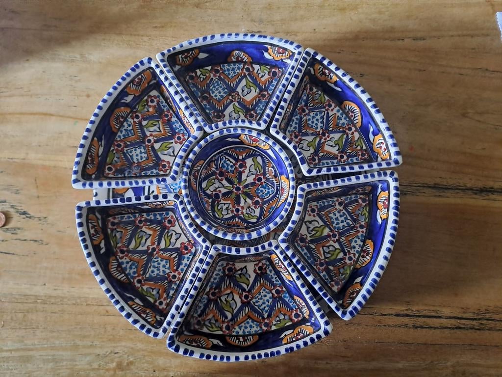 Decoratieve vakjes schaal - handgeschilderd, Huis en Inrichting, Gebruikt, Porselein of Keramiek, Schaal, Ophalen of Verzenden