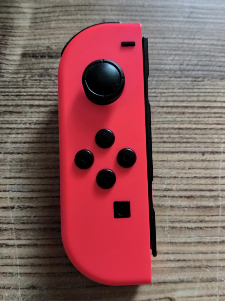 Rode Nintendo Switch Joy-Con Controller links, Spelcomputers en Games, Spelcomputers | Nintendo Consoles | Accessoires, Gebruikt