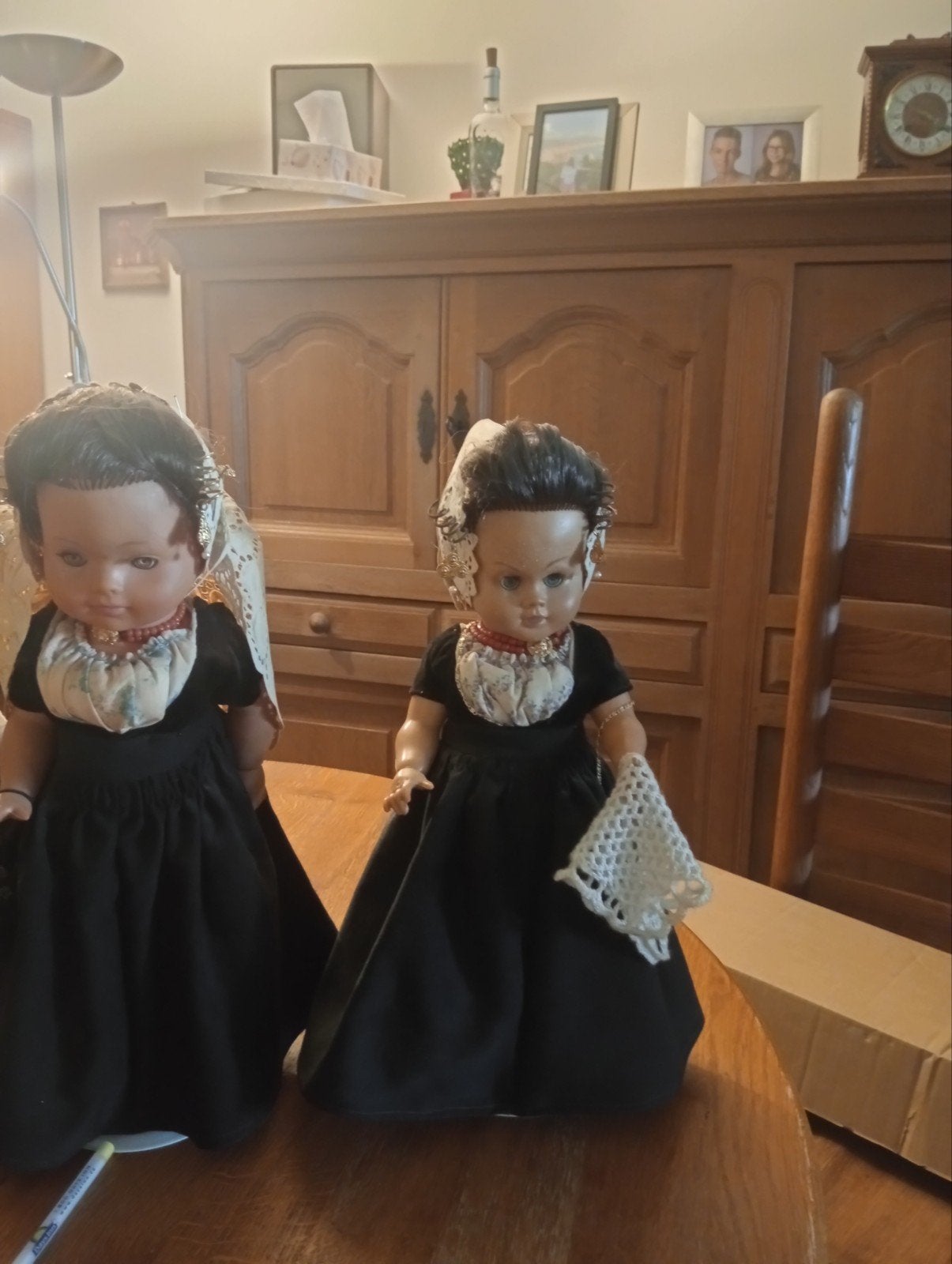 Twee vintage poppen in traditionele klederdracht, Antiek en Kunst, Ophalen of Verzenden