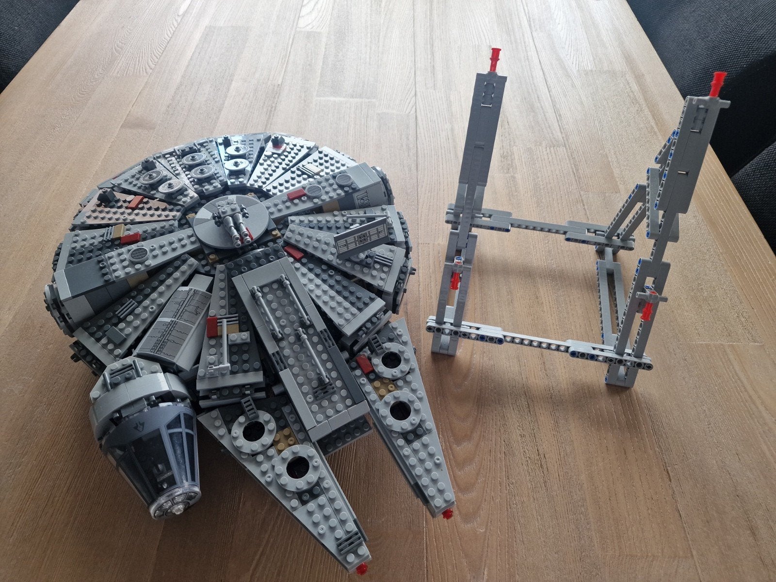 Lepin Millennium Falcon (Star Wars) met standaard, Ophalen of Verzenden, Zo goed als nieuw