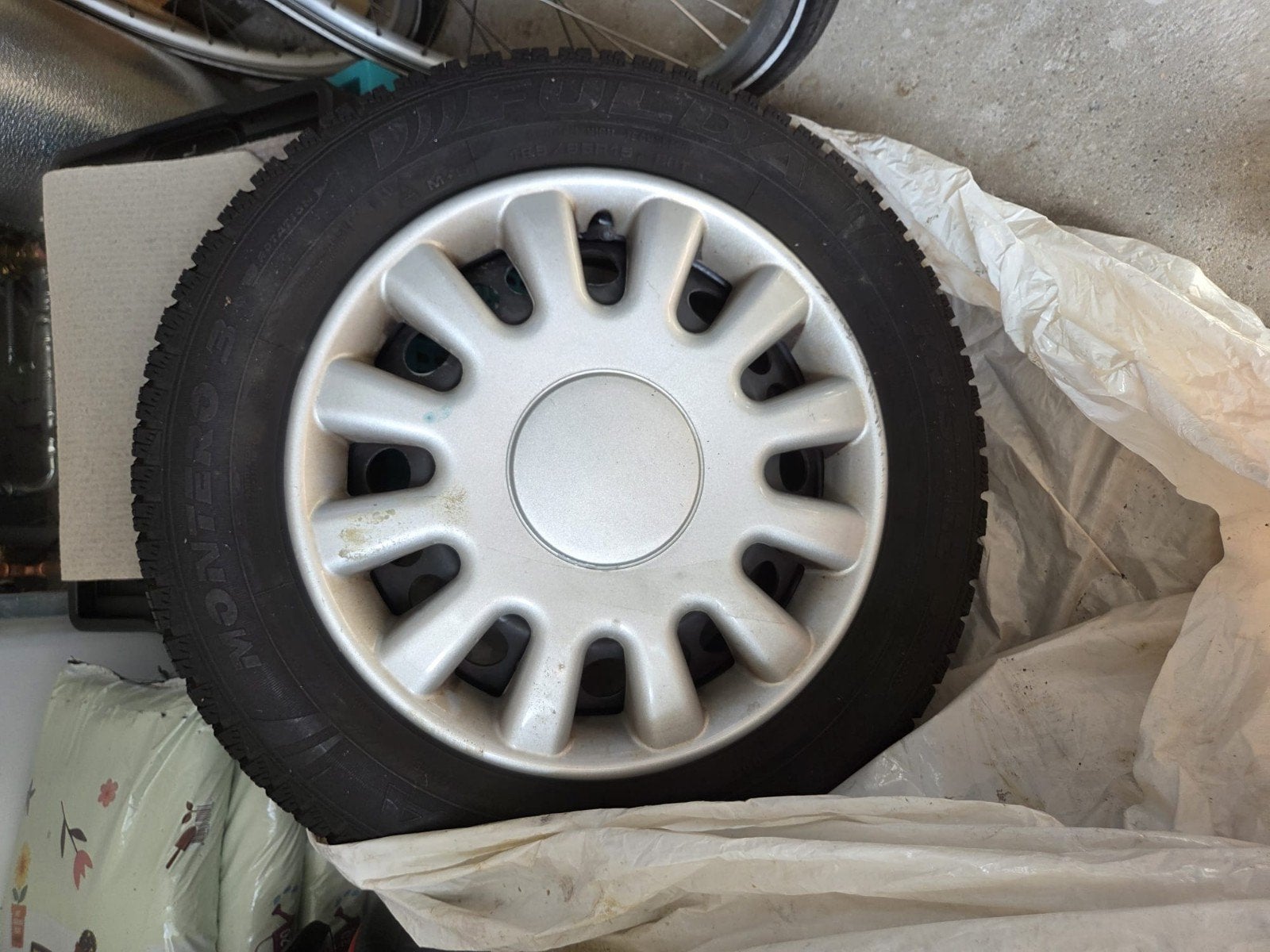 Set winterbanden met 15 inch stalen velg voor Opel Corsa D (, Ophalen, Gebruikt
