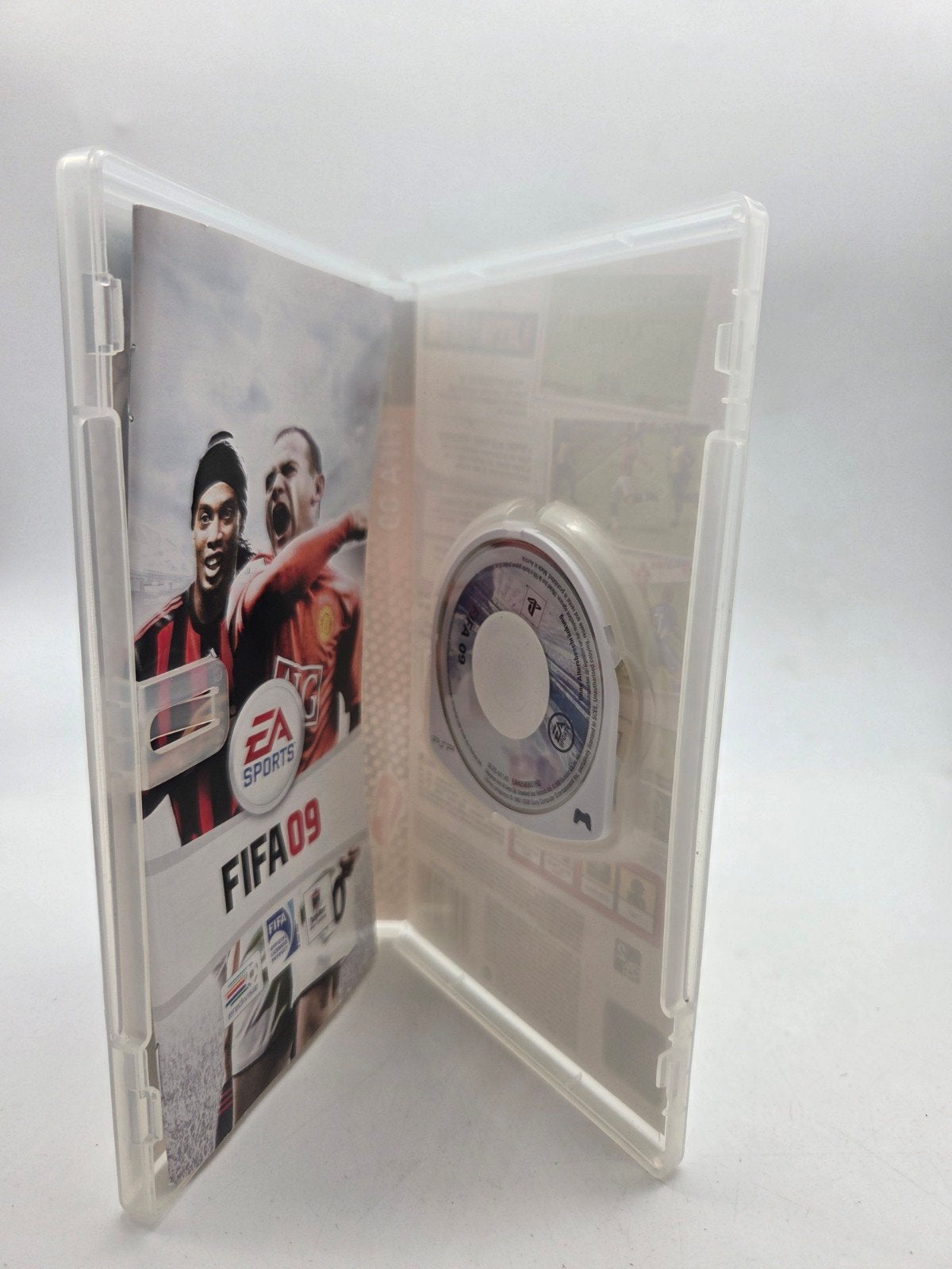FIFA 09 PSP Essentials - Voetbalgame, Spelcomputers en Games, Gebruikt, Electronic Arts, 1 speler, EA Swiss Sàrl, Place du Molard 8, 1204 Genève, Zwitserland