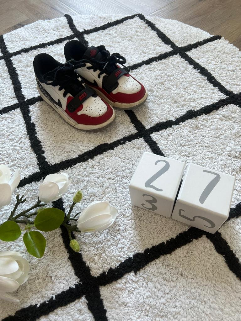 ZGAN rood wit Nike Jordan sneakers Legacy 312 Low Bred 27,5, Jongen of Meisje, Schoenen, Ophalen of Verzenden, Zo goed als nieuw