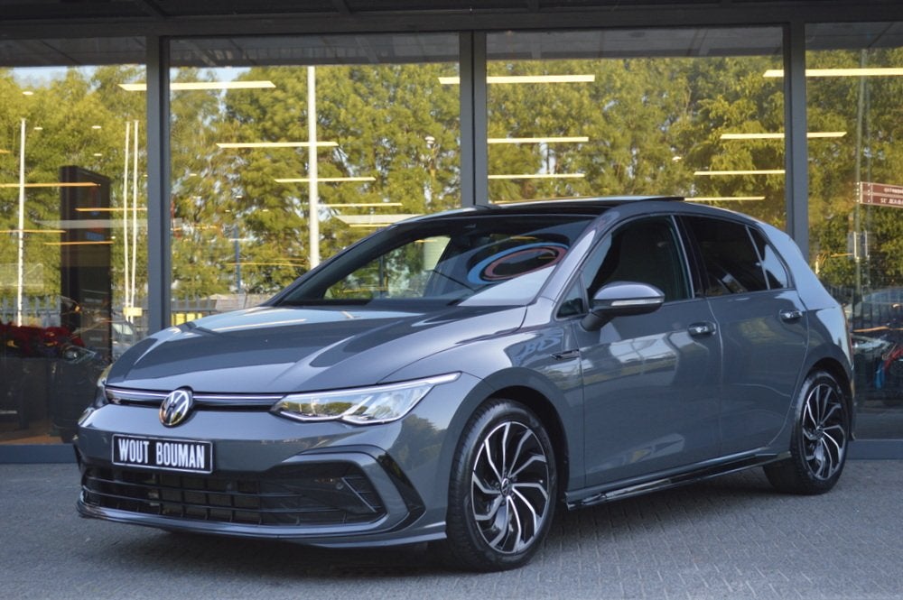 Volkswagen Golf 1.5 eTSI R-Line DSG Led Panorama Acc Sfeer C, Auto's, 680 kg, 4 cilinders, 150 pk, Bedrijf