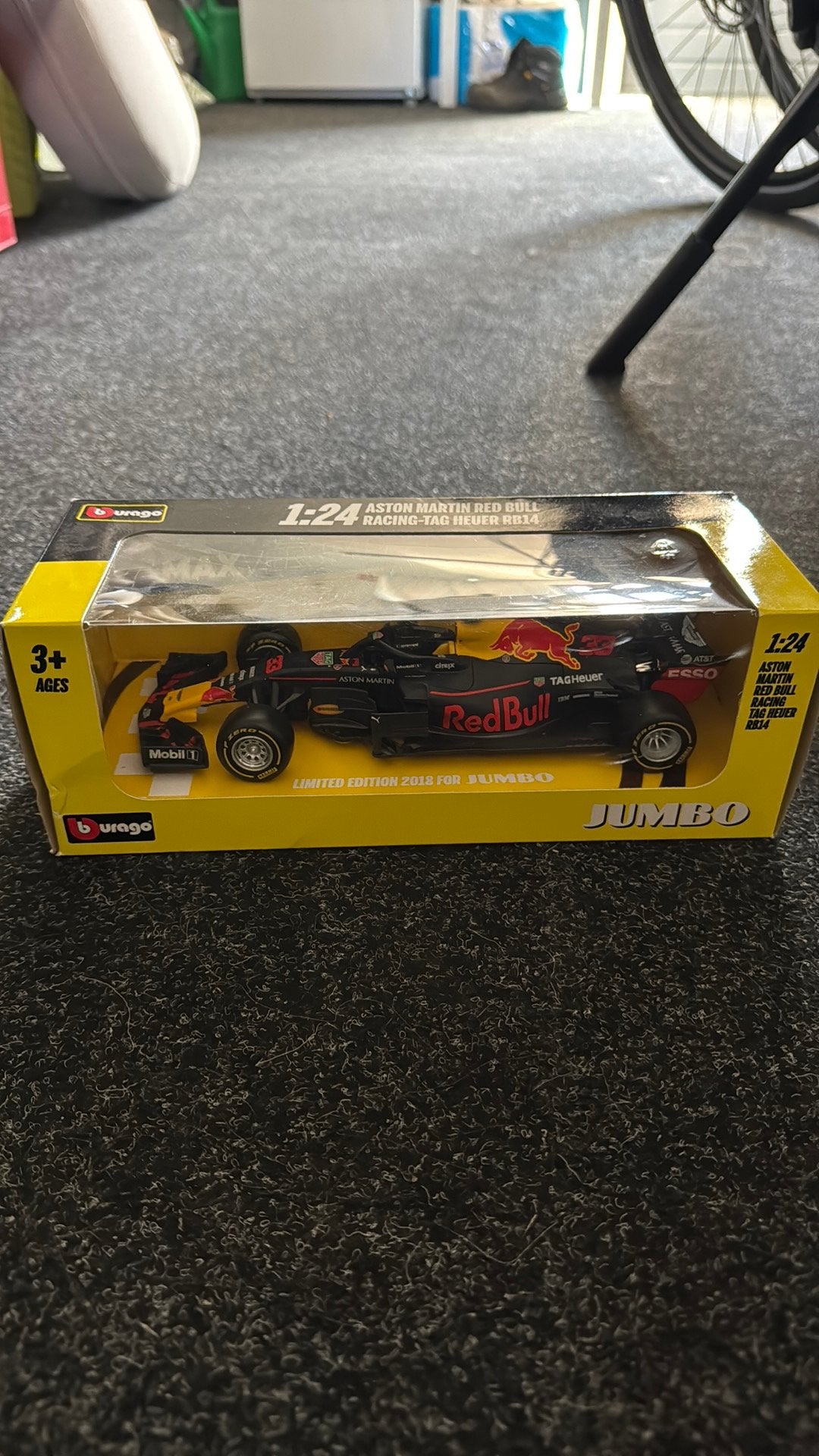 Red bull auto 1:24 RB14, Hobby en Vrije tijd, Modelauto's | 1:24, Verzenden, Zo goed als nieuw, Auto, Bburago