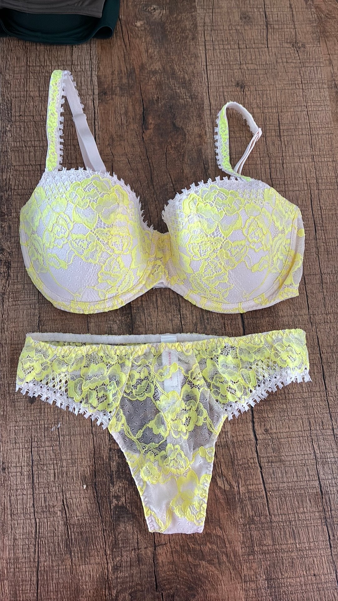 Prima donna bh set 70D - string 36, Verzenden