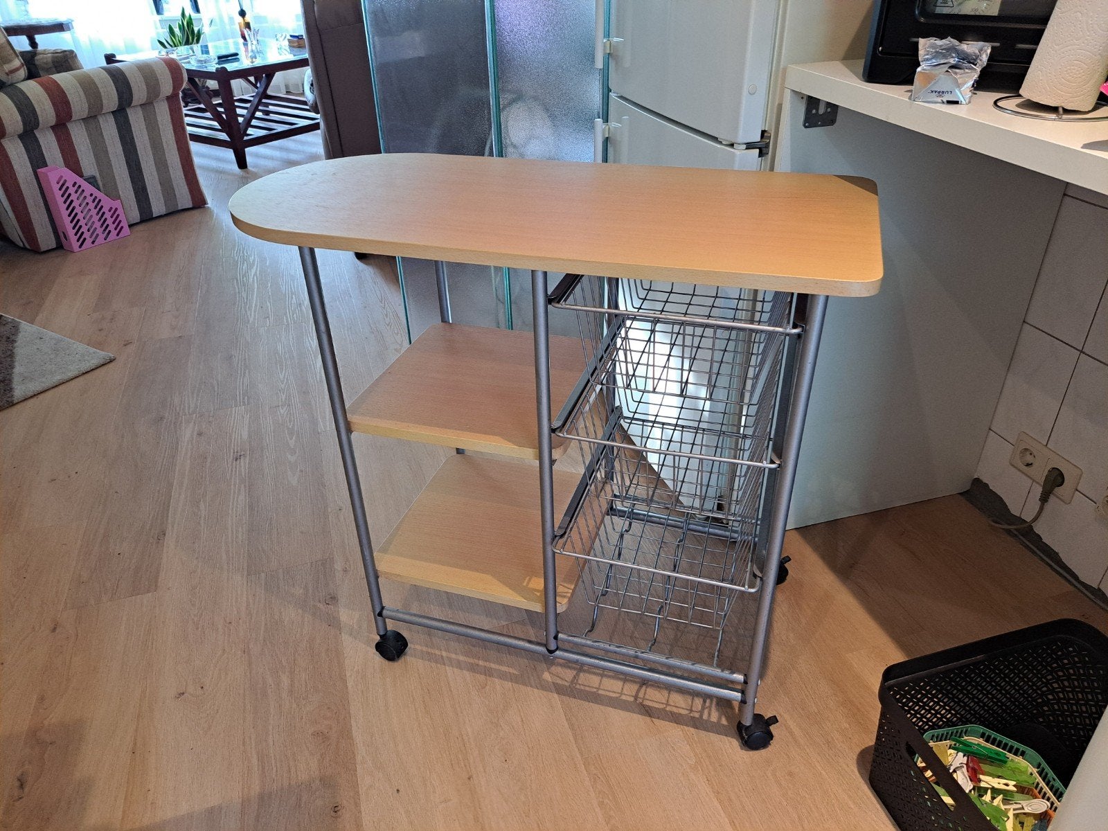 tafeltje op wieltjes, Ophalen