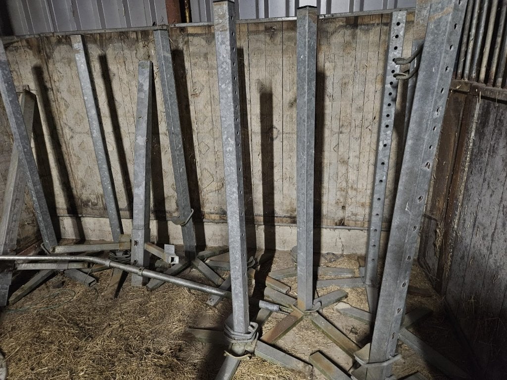 Gegalvaniseerde springpalen met beugels, Ophalen, Zo goed als nieuw, Springen