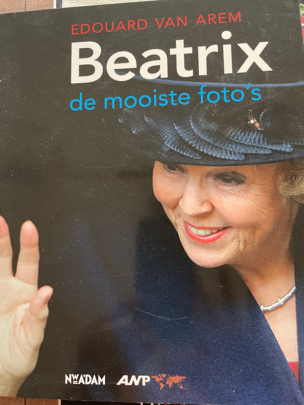 Beatrix: De Mooiste Foto's - Edouard van Arem, Ophalen of Verzenden, Zo goed als nieuw, Politiek