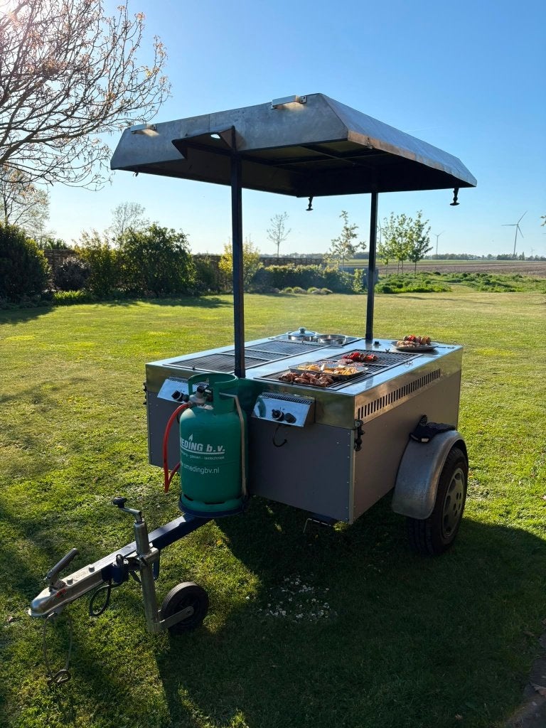 Te huur: t' Bakkarretje. Mobiele BBQ kar voor elk feestje!