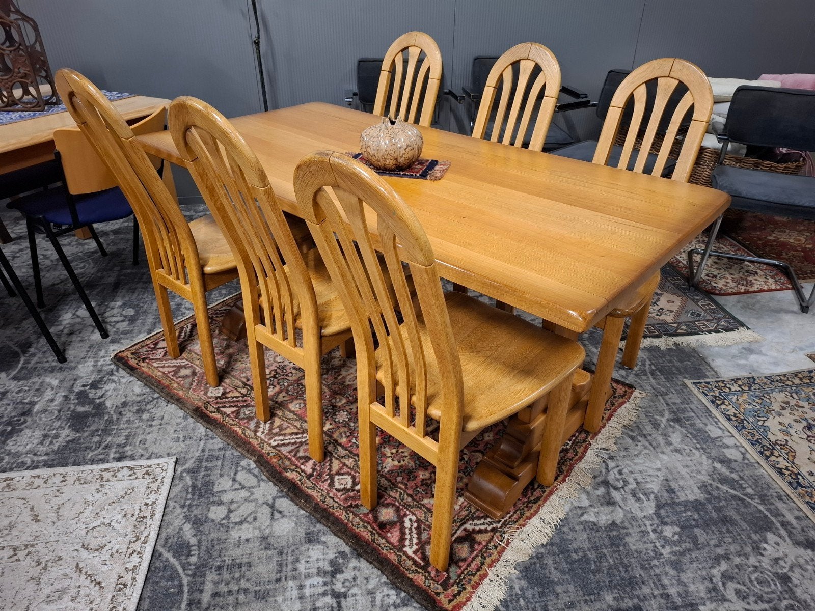Pracht Massief eiken Kloostertafel met 6 stoelen Izgst. Wow,, Huis en Inrichting, Ophalen, Zo goed als nieuw, 4 tot 6 stoelen