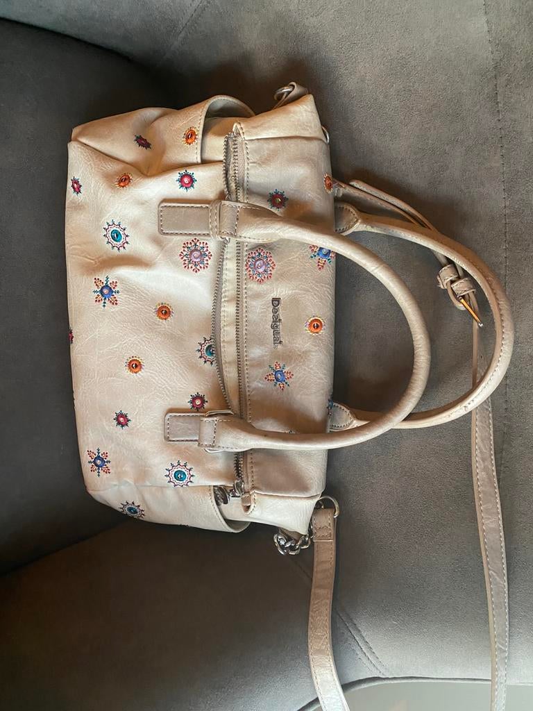 Handtas Desiqual beige, Sieraden, Tassen en Uiterlijk, Tassen | Damestassen, Ophalen, Zo goed als nieuw, Beige, Handtas