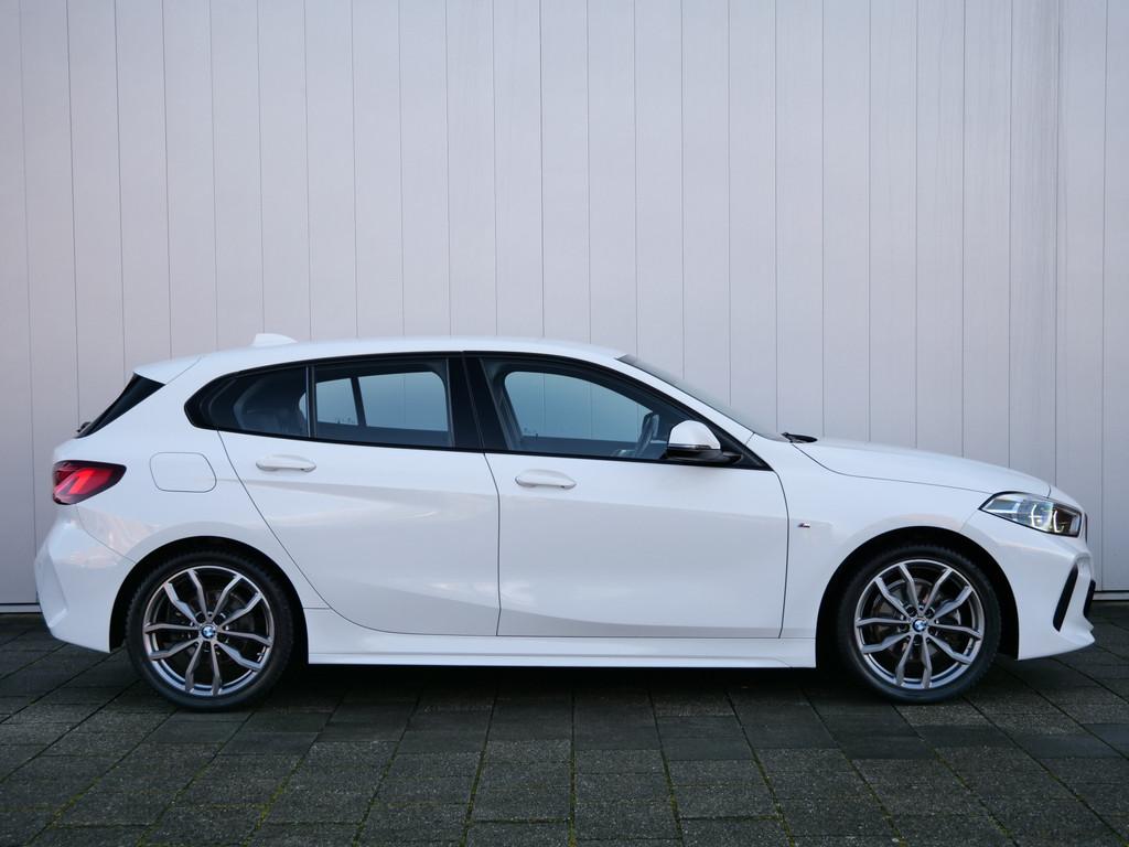 BMW 1-serie 118i High Executive 136 Pk Automaat Navi / Apple, Auto's, BMW, 136 pk, Gebruikt, Leder en Stof, Wit