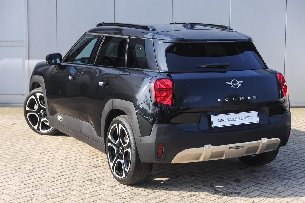 MINI Aceman E / Favoured / Pakket L / 19" Hexagram Spoke 2-t, Auto's, Zwart, 184 pk, SUV of Terreinwagen, 255 min