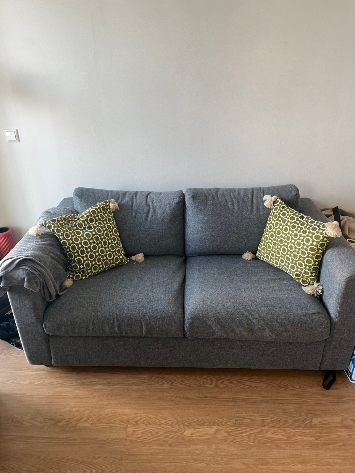 Gratis op te halen Ikea bank , Gunnared middengrijs, Huis en Inrichting, Banken | Bankstellen, Ophalen, Gebruikt, 150 tot 200 cm