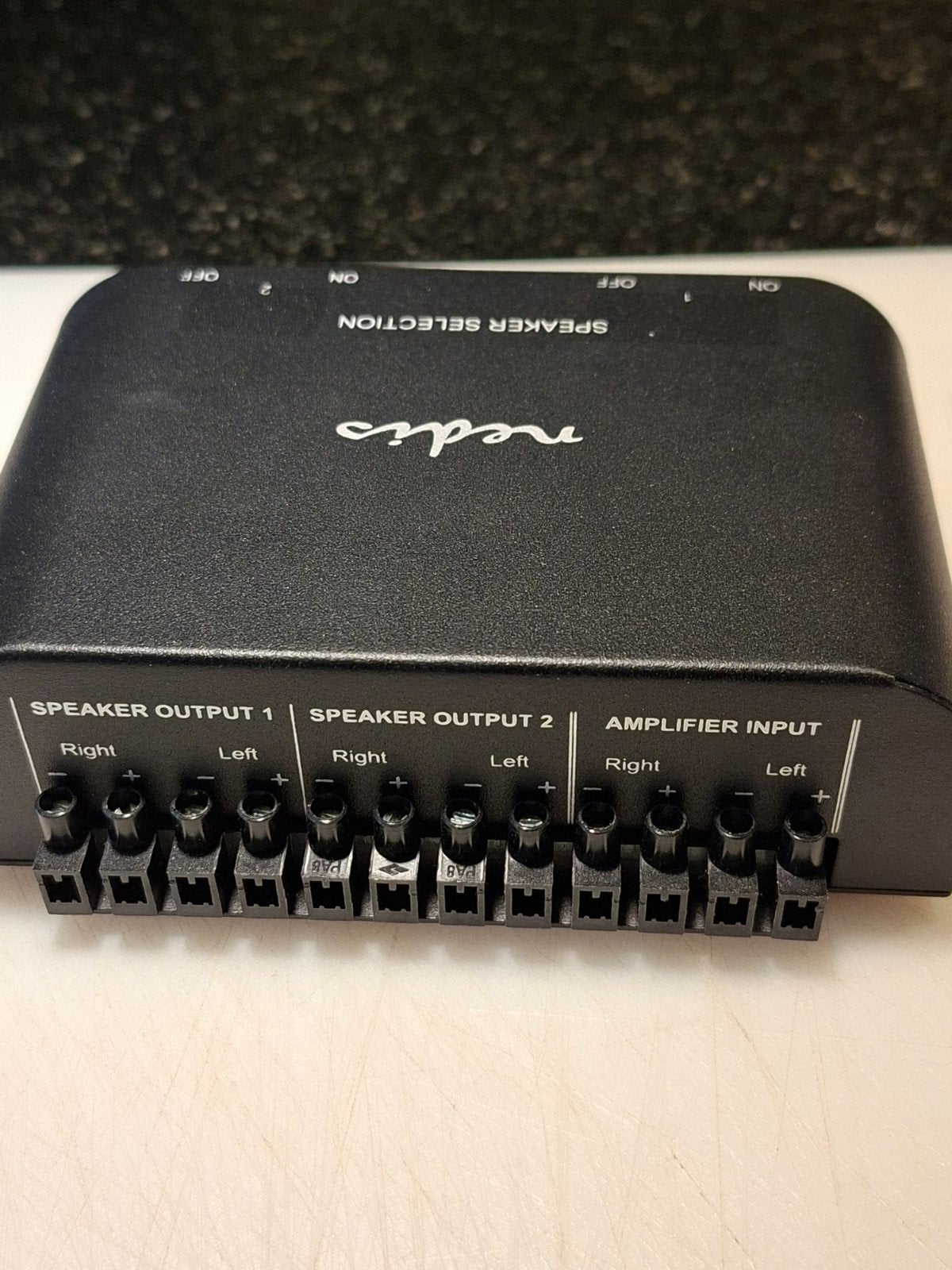 Nedis Speaker Selector - Schakel tussen 2 sets speakers, Ophalen of Verzenden, Zo goed als nieuw, Overige typen, Overige merken