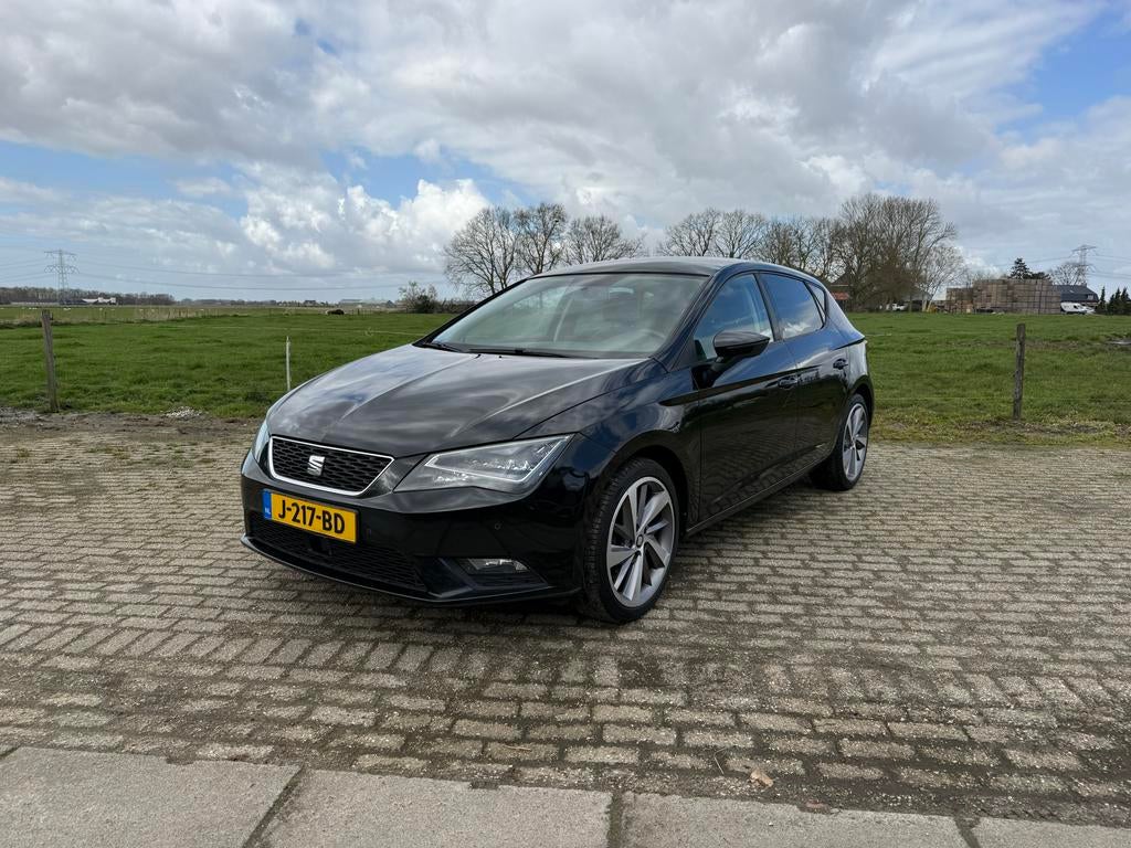 Seat Leon 1.2 TSI 110PK 2017 Zwart, Voorwielaandrijving, 4 cilinders, Leon, Leder en Stof