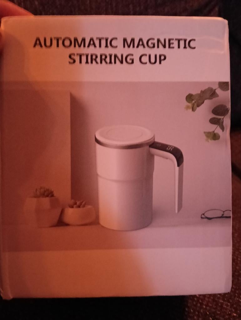 Automatic magnetic stirring cup, Huis en Inrichting, Keuken | Tupperware, Ophalen