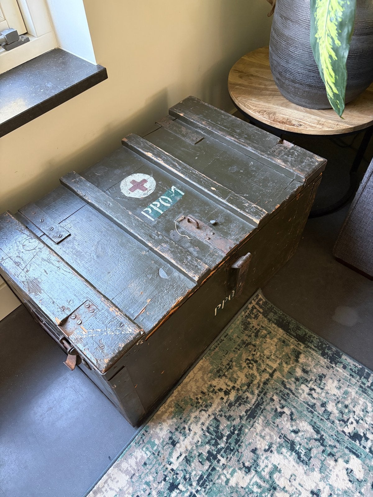 Vintage Legerkist / Houten Kist met Rode Kruis, Ophalen
