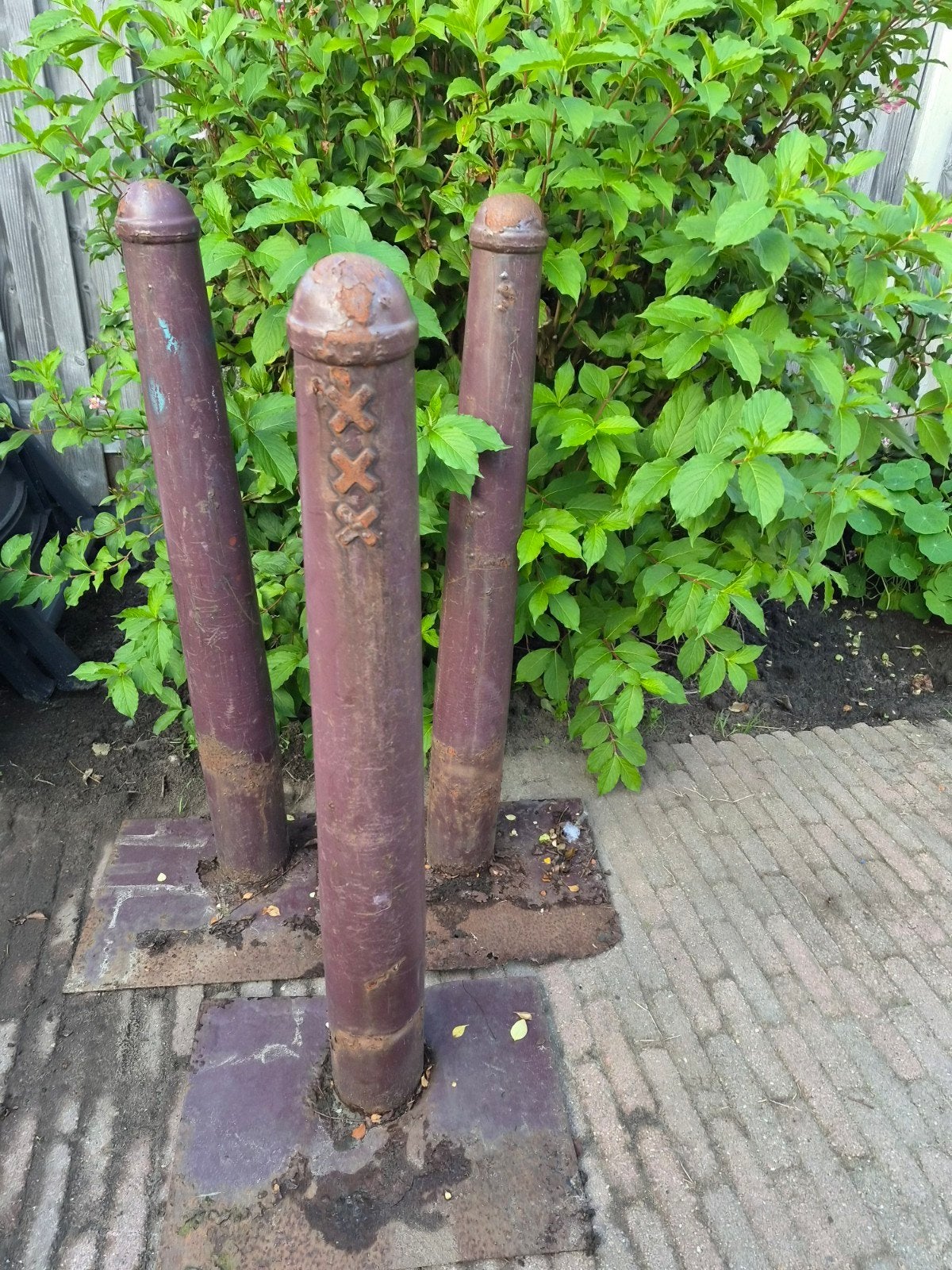 Set van 3 Amsterdamse paaltjes (Amsterdammertjes), Ophalen