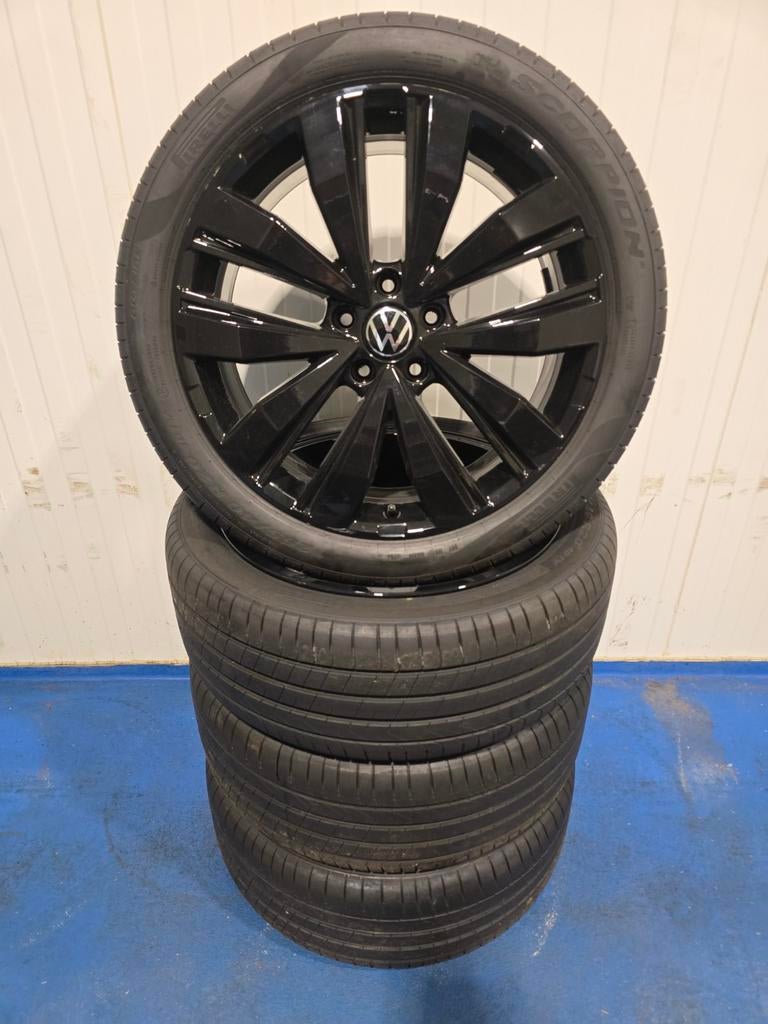 🌞Originele VW Talca velgen 20 inch Pirelli Transporter, Gebruikt, 255 mm, Banden en Velgen, Ophalen of Verzenden