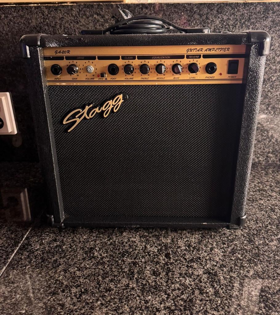 Stagg gitaarversterker en anderen, Muziek en Instrumenten, Versterkers | Bas en Gitaar, Ophalen of Verzenden, Gebruikt, Minder dan 50 watt