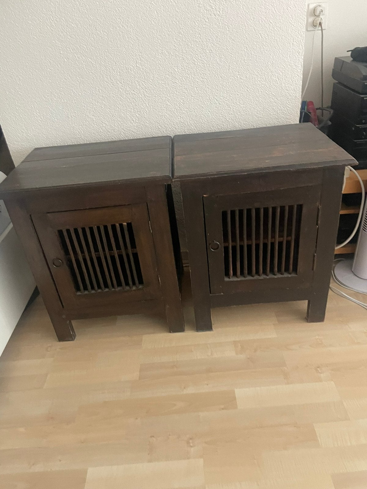 2x bijzet kastjes / nachtkastjes  koloniaal, Huis en Inrichting, Ophalen, Gebruikt