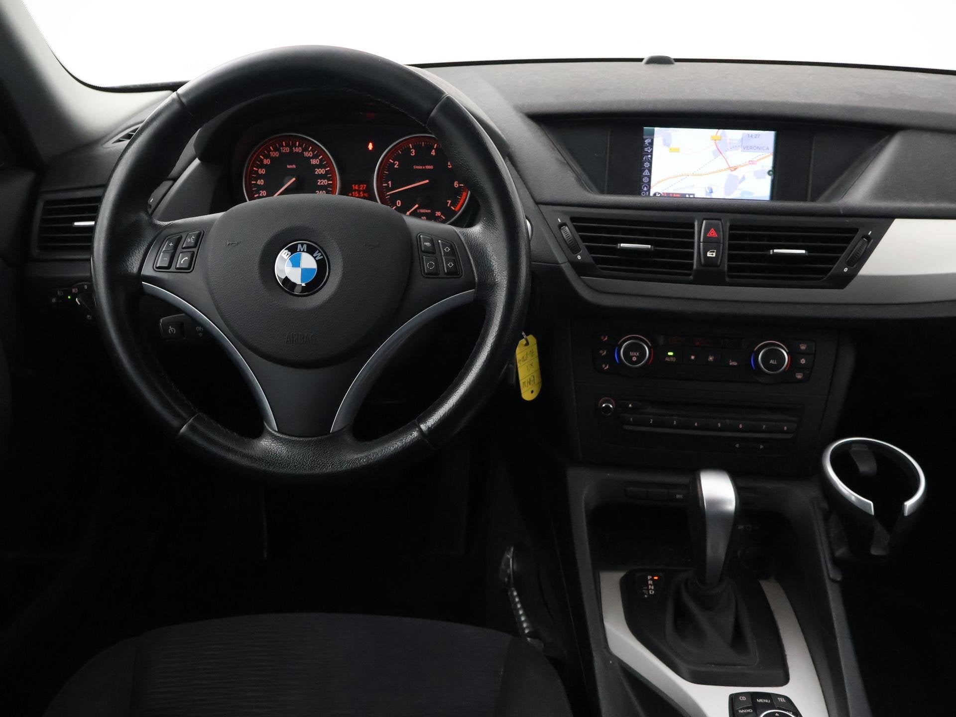 BMW X1 sDrive18i 150 PK EXECUTIVE AUT. + TREKHAAK | NAVIGATI, Euro 5, 4 cilinders, Origineel Nederlands, Parkeersensor