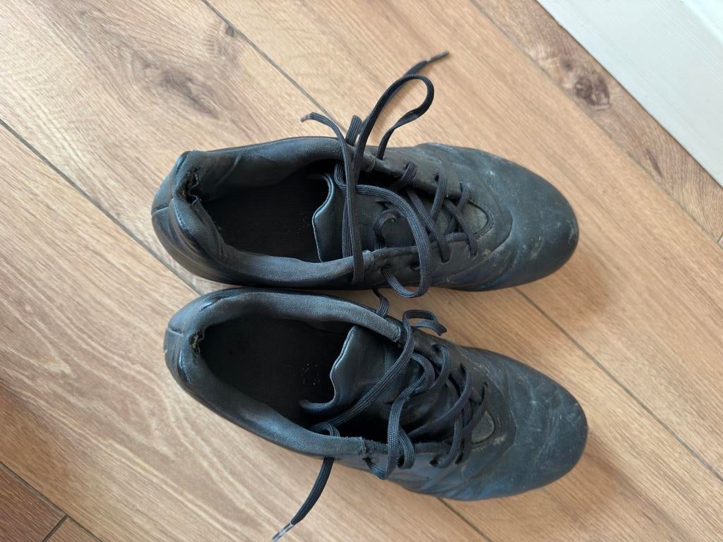 Adidas zwarte voetbalschoenen maat 43 1/3, Gebruikt, Maat XS of kleiner, Schoenen, Ophalen of Verzenden