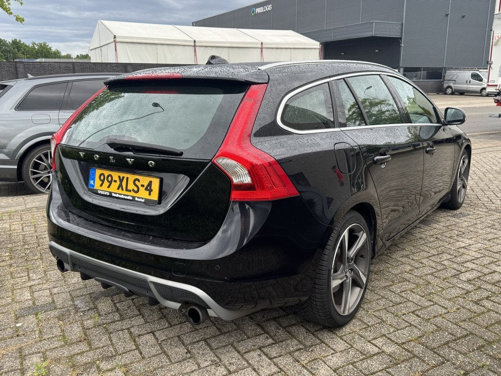 Volvo V60 1.6 T3 150pk Kinetic R-Design Origineel NL Auto !, Voorwielaandrijving, Stof, Gebruikt, Zwart