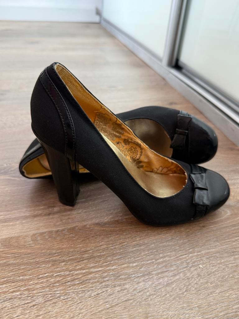 Elegante zwarte pumps met strik - size 36-Charlotte Russe, Ophalen, Zo goed als nieuw
