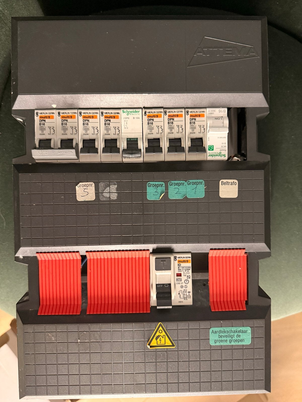 Meterkast compleet met aardlekschakelaar en groepen, Ophalen of Verzenden, Gebruikt, Schneider Electric, Groepenkast