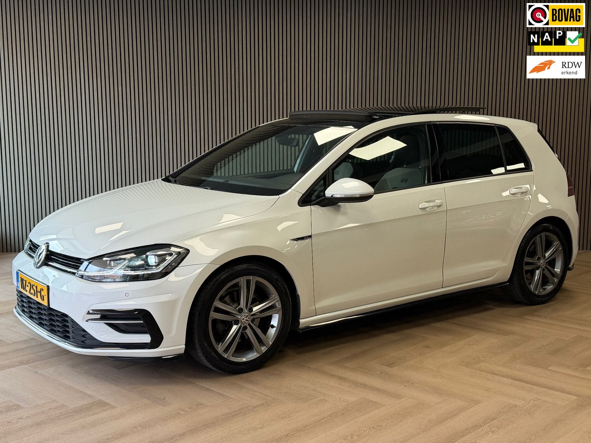 Volkswagen Golf 1.4 TSI Highline R-Line DSG PANORAMADAK VIRT, 125 pk, Gebruikt, 4 cilinders, Met garantie (alle)