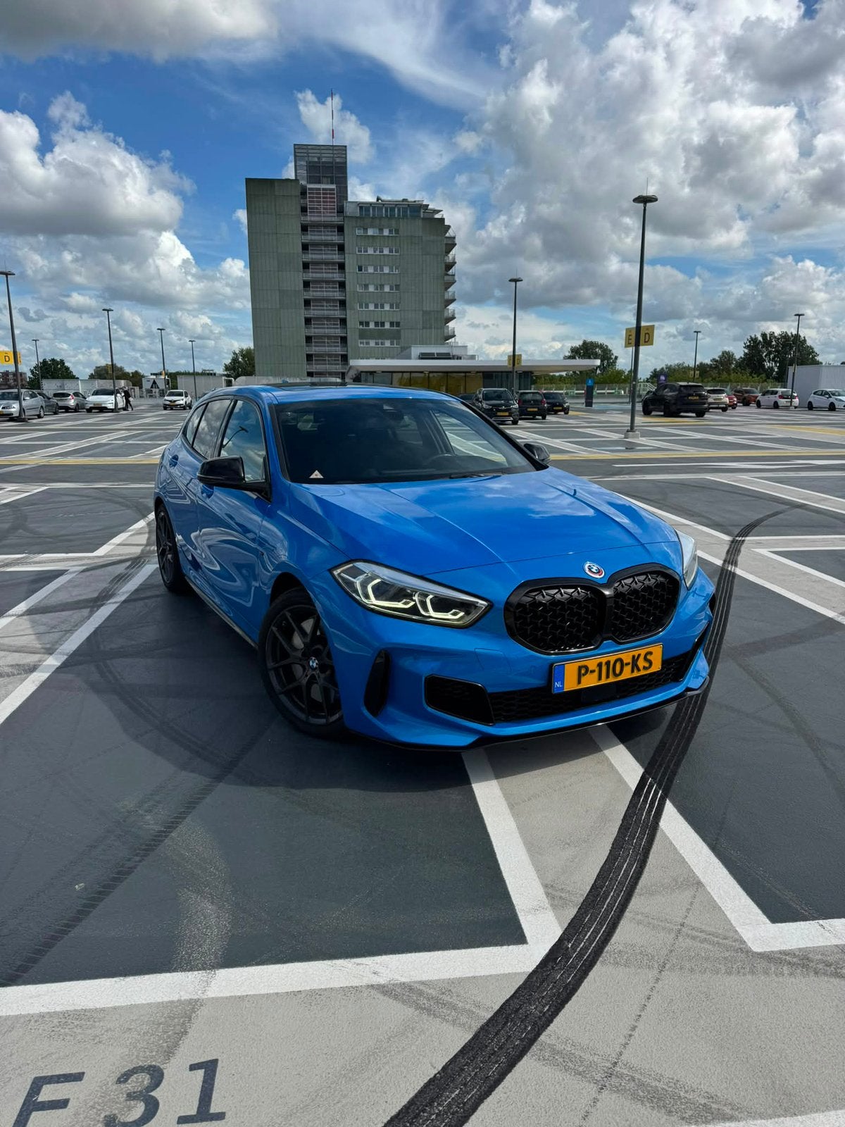 BMW M135i xDrive Bus. 2022 Full Options | NL auto | Garantie, Auto's, BMW, 1998 cc, 4 cilinders, Lichtsensor, Vierwielaandrijving