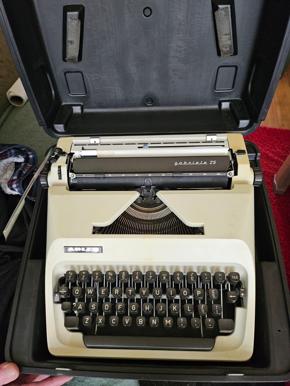 Typemachine ADLER Gabrielle 25 1977 in Koffer + 1 nieuw lint, Diversen, Typemachines, Ophalen, Zo goed als nieuw