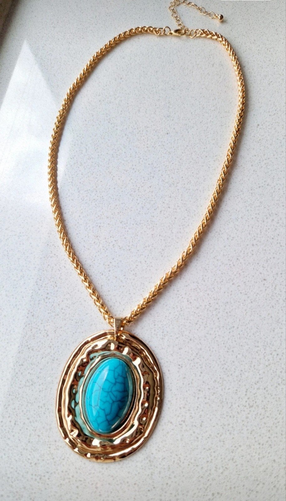 Gouden ketting met turquoise hanger, Overige materialen, Ophalen of Verzenden, Zo goed als nieuw, Verstelbaar