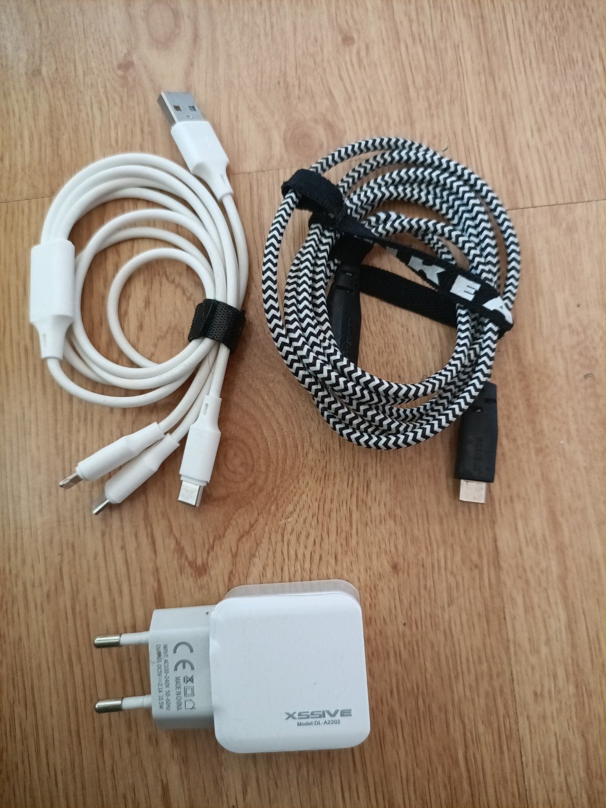 Telefoon oplader met 2 kabels (USB-C, Micro-USB, Lightning), Ophalen of Verzenden, Gebruikt, Snoer of kabel, Samsung